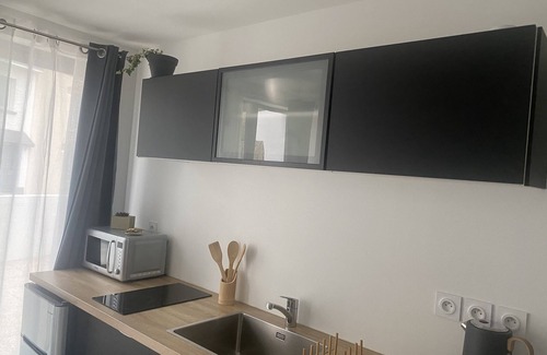 Etel Apartment | Modern Apartment with Terrace Near Beautiful Beaches
