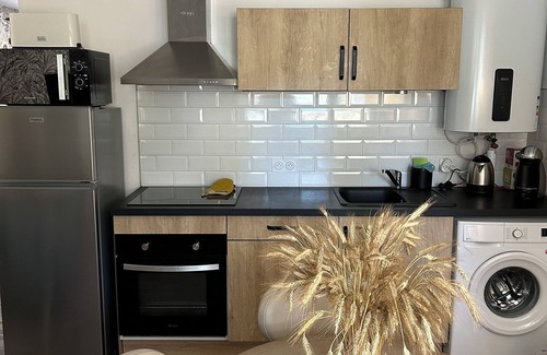 Espalion Apartment | Cozy T2 Apartment by the Lot with Spa & Hot Tub Access