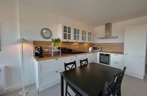 Argeles Plage Apartment | Cozy Apartment with Sea View, Steps from the Beach