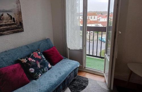 Bas-Vernet Apartment | Cozy T2 Apartment with Balcony Near Parc des Expositions