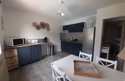 Frejus City Centre Villa | Serene Appartement T2 with Pool and Oceanfront Views