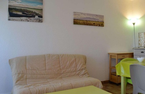 Saint-Cyprien Plage Apartment | Cozy T2 Cabin with Lagoon View, Steps from the Beach