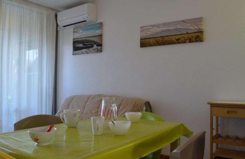 Saint-Cyprien Plage Apartment | Cozy T2 Cabin with Lagoon View, Steps from the Beach