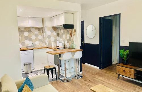 Argenteuil Apartment | Elegant 4-Star Retreat with Terrace - Guest Rated 9.3/10