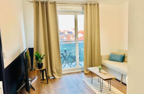 Argenteuil Apartment | Elegant 4-Star Retreat with Terrace - Guest Rated 9.3/10