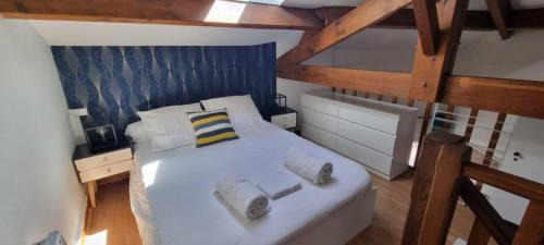 Angouleme Apartment | Indus' Appart: Pet-Friendly Retreat with Free WiFi & Parking