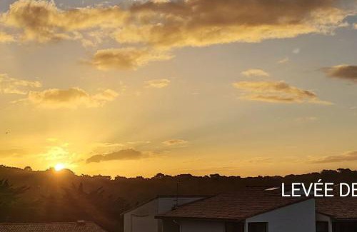 Le Penon Apartment | Oceanfront Appartement T2: Steps from the Beach
