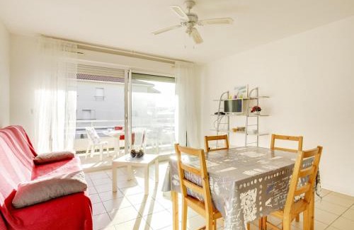 Biscarrosse Plage Apartment | Cozy Apartment Steps from the Ocean with Family-Friendly Perks