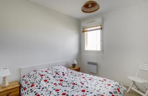 Biscarrosse Plage Apartment | Cozy Apartment Steps from the Ocean with Family-Friendly Perks