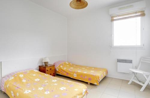 Biscarrosse Plage Apartment | Cozy Apartment Steps from the Ocean with Family-Friendly Perks
