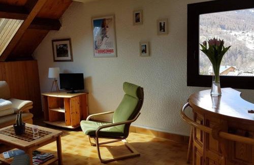 Forville Apartment | Cozy 3-Bedroom Apartment in Briançon – Rated 9.4/10