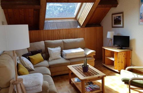 Forville Apartment | Cozy 3-Bedroom Apartment in Briançon – Rated 9.4/10