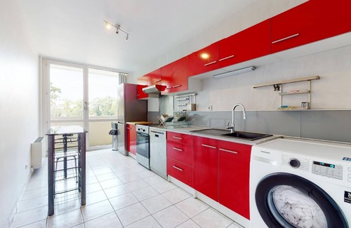 Cergy Apartment | Family-Friendly Apartment in a Lush Residential Setting