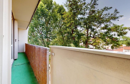 Cergy Apartment | Family-Friendly Apartment in a Lush Residential Setting