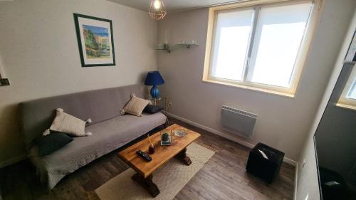 Fitou Apartment | Bright T3 Apartment with Outdoor Space & Family-Friendly Perks
