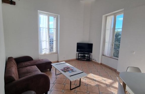 Faubourg Apartment | Guest Rated 10/10: Family-Friendly Apartments in Nîmes