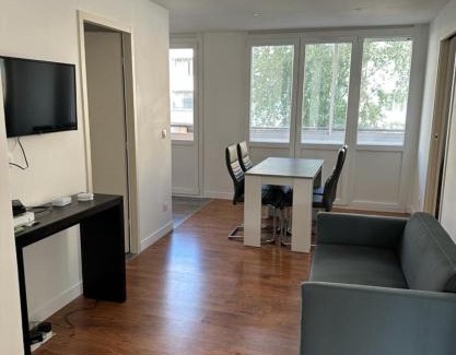 Chambery Apartment | Family-Friendly Appartement T4 des Jardins - Rated 9/10