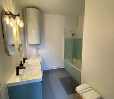 Jaunay-Clan Apartment | Family-Friendly Apartment near Futuroscope with Parking