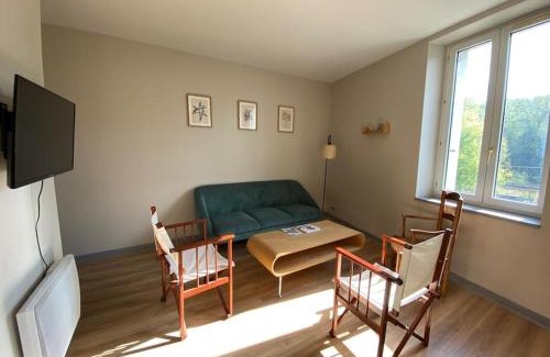 Jaunay-Clan Apartment | Family-Friendly Apartment near Futuroscope with Parking