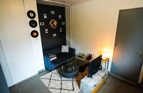 Besancon Apartment | Stylish Appartement Temis: Central Location with Parking & WiFi