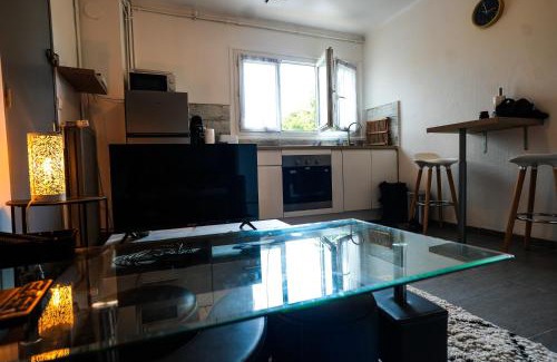 Besancon Apartment | Stylish Appartement Temis: Central Location with Parking & WiFi