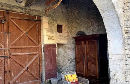 Julienne Apartment | Pet-Friendly Retreat: Appartement Terra Cotta Awaits You