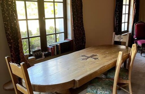 Julienne Apartment | Pet-Friendly Retreat: Appartement Terra Cotta Awaits You