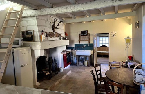 Julienne Apartment | Pet-Friendly Retreat: Appartement Terra Cotta Awaits You