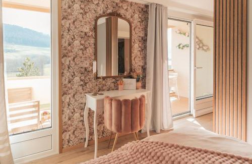 Couvet Apartment | Relaxing Retreat at Appartement thématique Au Creux de la rose