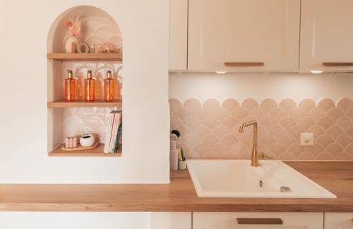 Couvet Apartment | Relaxing Retreat at Appartement thématique Au Creux de la rose