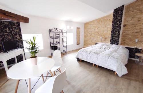Theize House | Book Your Stay at Appartement Theizé - Family-Friendly Retreat