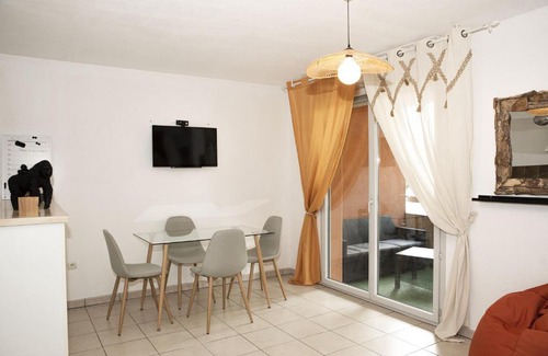 Toulouse North Apartment | Discover Toulouse: Poolside Apartment with Private Parking