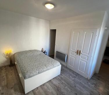 Fos-sur-Mer Apartment | Pet-Friendly Apartment Steps from the Beach with Top Ratings