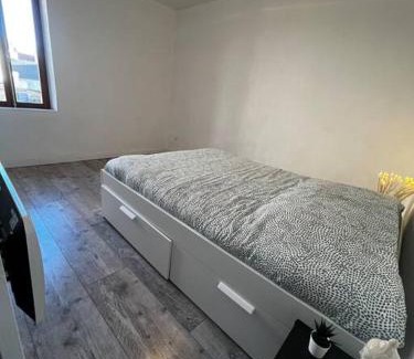 Fos-sur-Mer Apartment | Pet-Friendly Apartment Steps from the Beach with Top Ratings