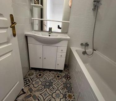 Fos-sur-Mer Apartment | Pet-Friendly Apartment Steps from the Beach with Top Ratings