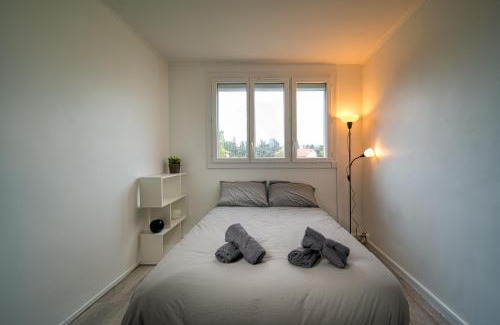 Larose Apartment | Pet-Friendly 2-Bedroom Apartment with Parking and Balcony