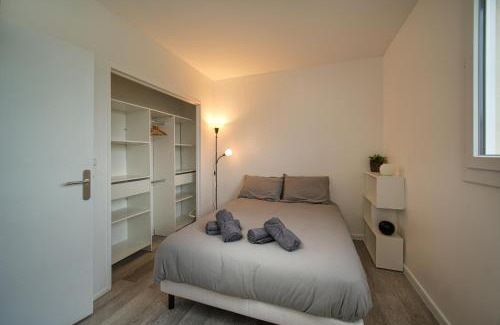 Larose Apartment | Pet-Friendly 2-Bedroom Apartment with Parking and Balcony