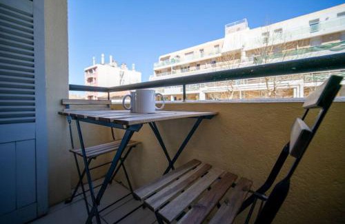 Saint-Charles Apartment | Cozy St Charles Apartment with Balcony for 4 Guests