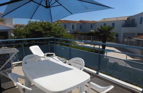 Vaux-sur-Mer Apartment | Comfortable Apartment with Pool & Oceanfront Views