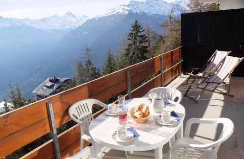 Vex Apartment | Comfortable Oceanfront Apartment with Pool and Great Reviews