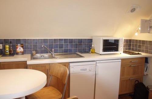 Le Palais Apartment | Cozy Appartement Le Palais for Two - Family-Friendly Stay