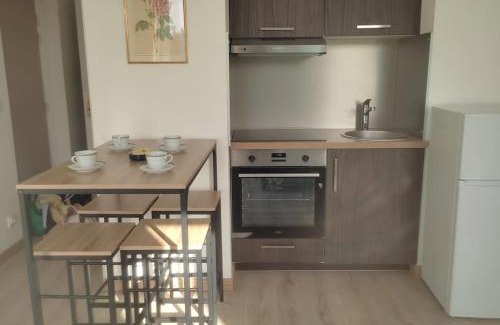 Rochefort-en-Terre Apartment | Bright Apartment with Scenic Views and Family-Friendly Amenities