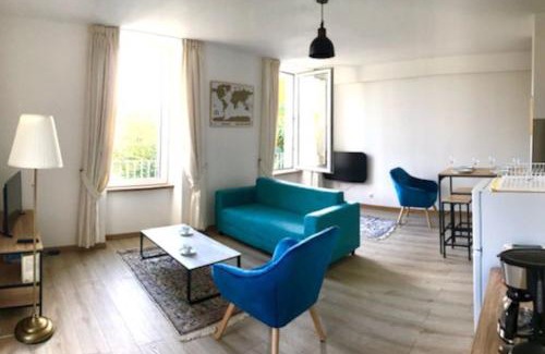 Rochefort-en-Terre Apartment | Bright Apartment with Scenic Views and Family-Friendly Amenities
