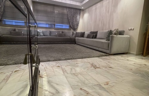 Ain Chock Apartment | Chic Apartment with Kitchen – Perfect for Family Getaways