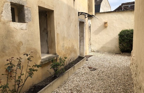 Auxerre Apartment | Spacious 120 m² Apartment in Historic Medieval House