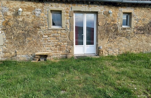 Comps Apartment | Peaceful Country Retreat: Family-Friendly Apartment Awaits