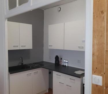 Salins-les-Bains Apartment | Family-Friendly Appartement VanSuly with Onsite Dining