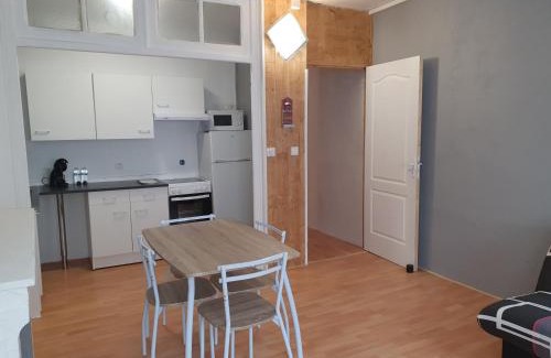 Salins-les-Bains Apartment | Family-Friendly Appartement VanSuly with Onsite Dining