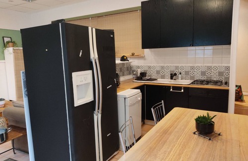 Velleron Apartment | Inviting Appartement Velleron with Relaxing Jacuzzi