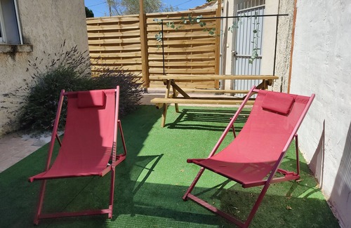 Velleron Apartment | Inviting Appartement Velleron with Relaxing Jacuzzi